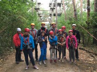 Die Betreuer und Teilnehmer im Kletterpark